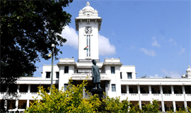 കേ​ര​ള സ​ര്‍​വ​ക​ലാ​ശാ​ല  അ​ക്കാ​ദ​മി​ക് കൗ​ണ്‍​സി​ല്‍ യോ​ഗം വി​സി അ​വ​സാ​ന നി​മി​ഷം മാ​റ്റി