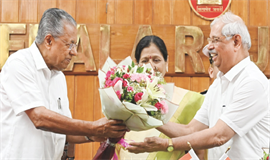 കേ​​​ര​​​ള​​​ത്തി​​​ന്‍റെ 23-ാമ​​​ത് ഗ​​​വ​​​ർ​​​ണ​​​ർ രാ​ജേ​ന്ദ്ര വി​ശ്വ​നാ​ഥ്  അ​ർ​ലേ​ക്ക​ർ ചു​മ​ത​ല​യേ​റ്റു