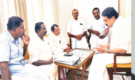 മു​ന​മ്പം  സമരസ​മി​തി നേ​താ​ക്ക​ള്‍  ജോ​സ് കെ. ​മാ​ണി​യു​മാ​യി കൂ​ടി​ക്കാ​ഴ്ച ന​ട​ത്തി