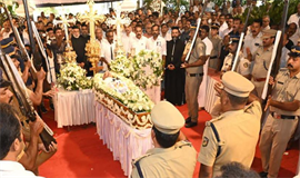പി.​​​​പി. ത​​​​ങ്ക​​​​ച്ച​​​​ന് നാ​​​​ട് വി​​​​ട​​​​ചൊ​​​​ല്ലി