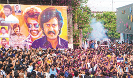 ആരാധകരെ ഇളക്കിമറിച്ച്  ‘കൂലി’ തിയേറ്ററുകളിൽ