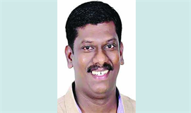 ആർ. രാ​ജേ​ഷി​ന്‍റെ  ഫേ​സ്ബു​ക്ക് പോ​സ്റ്റി​ല്‍  കോ​ട​തി​യ​ല​ക്ഷ്യ ന​ട​പ​ടി