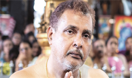 സു​ധാ​ക​ര​ൻ ന​ന്പൂ​തി​രി ഗു​രു​വാ​യൂ​ർ മേ​ൽ​ശാ​ന്തി