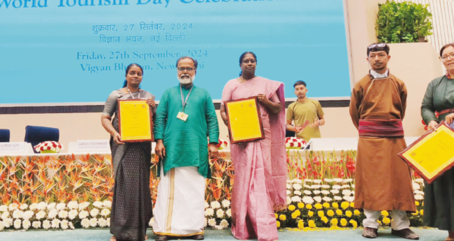 ക​ട​ലു​ണ്ടി​ക്കും കു​മ​ര​ക​ത്തി​നും കേ​ന്ദ്ര  ബെ​സ്റ്റ് റൂ​റ​ൽ ടൂ​റി​സം വി​ല്ലേ​ജ് അ​വാ​ർ​ഡ്