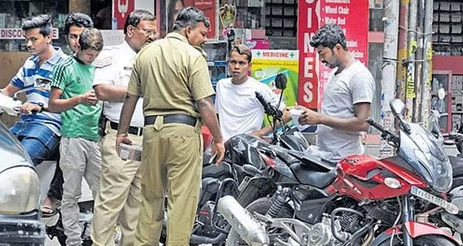 ഗ​താ​ഗ​ത നി​യ​മ​ലം​ഘ​നം: പി​ഴ ത​വ​ണ​ക​ളാ​യി അ​ട​യ്ക്കാ​ൻ സം​വി​ധാ​നം