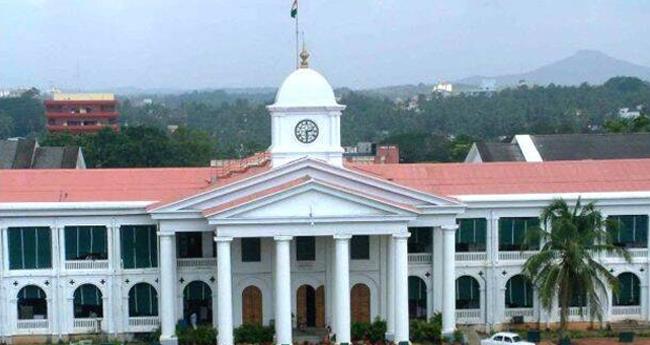 വി.​എ​സി​ന് ആ​ദ​രം; ചൊ​വ്വാ​ഴ്ച പൊ​തു അ​വ​ധി പ്ര​ഖ്യാ​പി​ച്ചു