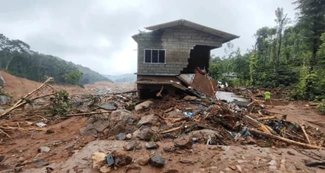 വ​യ​നാ​ട് ദു​ര​ന്തം; രേ​ഖ​ക​ള്‍ വീ​ണ്ടെ​ടു​ക്കാ​ൻ പ്ര​ത്യേ​ക ക്യാ​മ്പ്