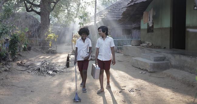 പ​ല്ലൊ‌​ട്ടി തി​രി​ച്ചു​ത​രു​ന്ന കു​ട്ടി​ക്കാ​ല ഓ​ർ​മ​ക​ൾ