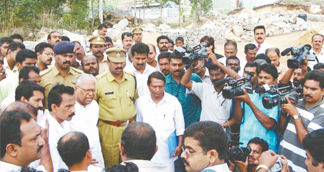 വി.​എ​സ്: തി​രി​ച്ച​ടി​യി​ലും ത​ല​യെ​ടു​പ്പോ​ടെ നി​ന്ന പോ​രാ​ളി