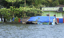 കു​ട്ട​നാ​ട്ടി​ല്‍ ​ജീ​വി​തം വ​ഴി​മു​ട്ടി