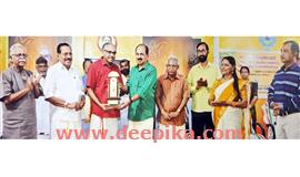 ജി. ​ഗോ​പി​നാ​ഥ​ൻ നാ​യ​ർ  സ്മൃ​തി പു​ര​സ്കാ​രം സമ്മാനിച്ചു