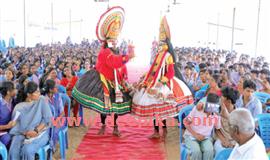 ക​ഥ​ക​ളി​മേ​ള​യ്ക്ക് പ​ന്പാ​തീ​ര​ത്ത് തി​രി തെ​ളി​ഞ്ഞു