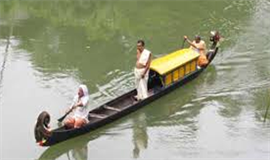 ഉ​ത്സ​വ​ച്ഛാ​യ​യി​ൽ പ​ന്പാ​തീ​രം; തോ​ണി യാ​ത്ര ഇ​ന്ന്