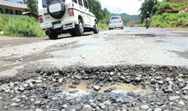 പ​ണ​മി​ല്ല; ഗ്രാ​മീ​ണ റോ​ഡു​ക​ൾ പൊ​ട്ടി​പ്പൊ​ളി​ഞ്ഞു​ത​ന്നെ