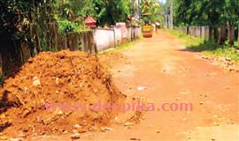 ക​രാ​റു​കാ​ര​ന്‍റെ അ​നാ​സ്ഥ; ത​ക​ഴി ആ​ശു​പ​ത്രി റോ​ഡ് തഥൈവ