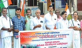 മു​ണ്ടൂ​ർ പ​ഞ്ചാ​യ​ത്തി​നു മു​ന്പി​ൽ  ക​ർ​ഷ​ക കോ​ൺ​ഗ്ര​സ്‌ ധ​ർ​ണ