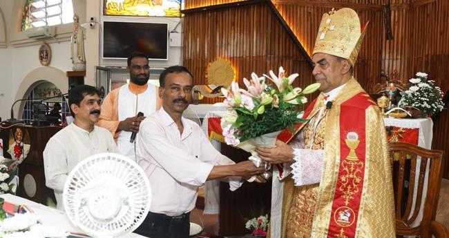 ആ​ർ​ച്ച്ബി​ഷ​പ് കു​ര്യാ​ക്കോ​സ് ഭ​ര​ണി​കു​ള​ങ്ങ​ര​ക്ക് സ്വീ​ക​ര​ണം ന​ൽ​കി