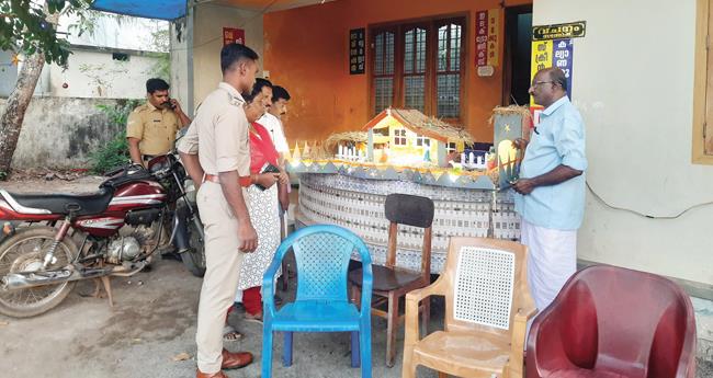 ചി​ങ്ങോ​ലി വെ​മ്പു​ഴ വ​ച​നം സ​ന്തോ​ഷി​ന്‍റെ വീ​ട്ടി​ല്‍ ഒ​രു​ക്കി​യ പു​ല്‍​ക്കൂ​ട് ത​ക​ര്‍​ത്ത​ത് പോ​ലീ​സ് സം​ഘം പ​രി​ശോ​ധി​ക്കു​ന്നു.