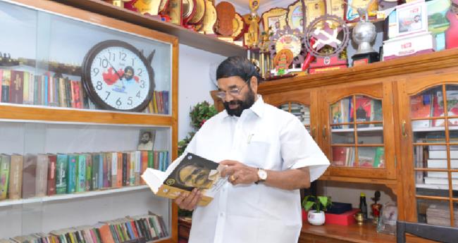 വാ​യി​ച്ചു വ​ള​ർ​ന്ന വാ​സ​വ​ൻ